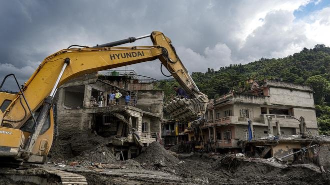 Nepal Floods:: Indian Volunteers Extend Relief to Isolated Communities