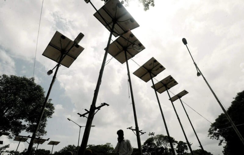 Noida Expressway to Get 1,200 New Solar Lights